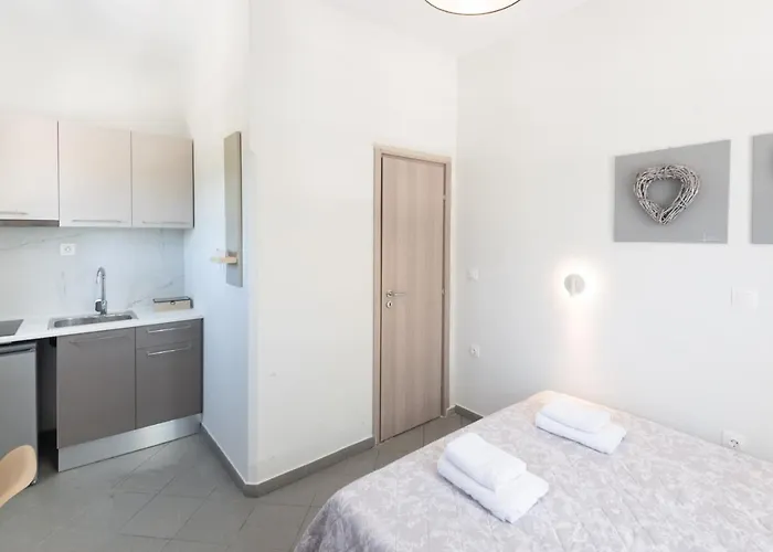 Navi B4 Brand New In Naousa