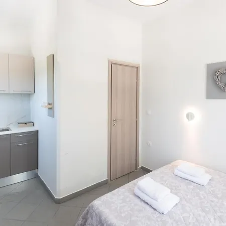 Navi B4 Brand New In Naousa